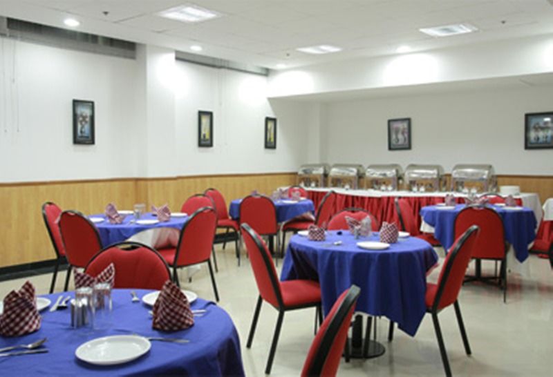 Отель Chirag Residency Нью-Дели Экстерьер фото