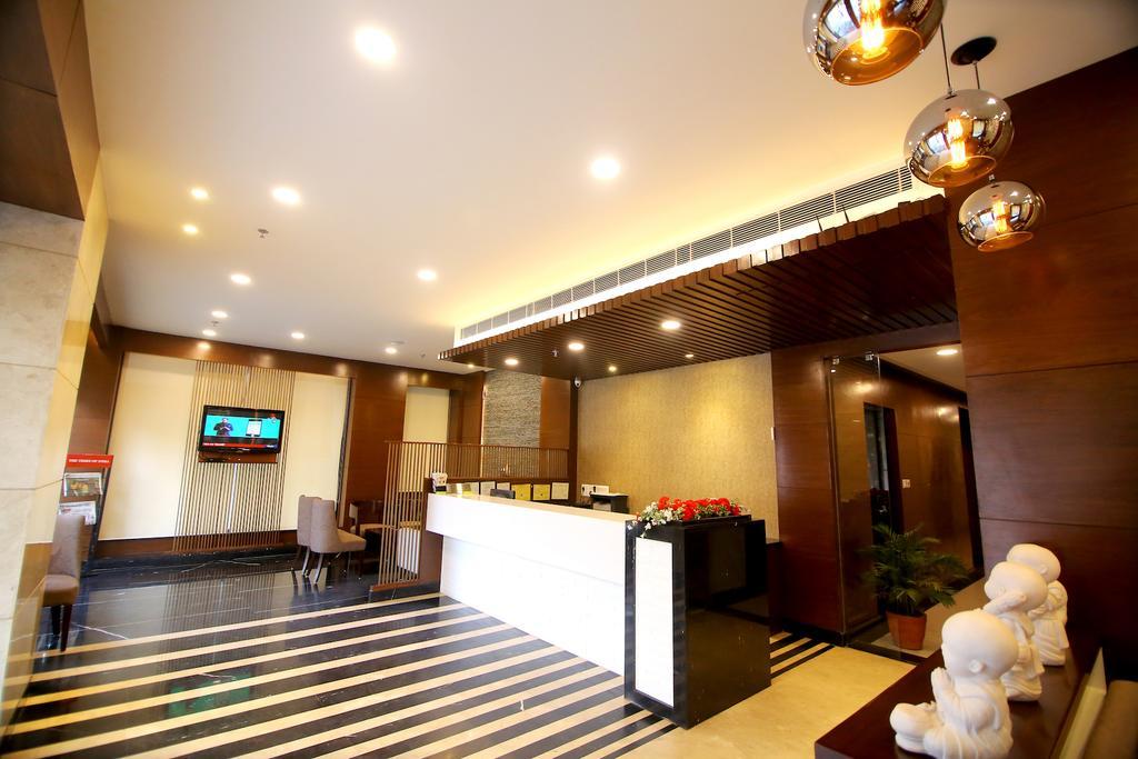 Отель Chirag Residency Нью-Дели Экстерьер фото