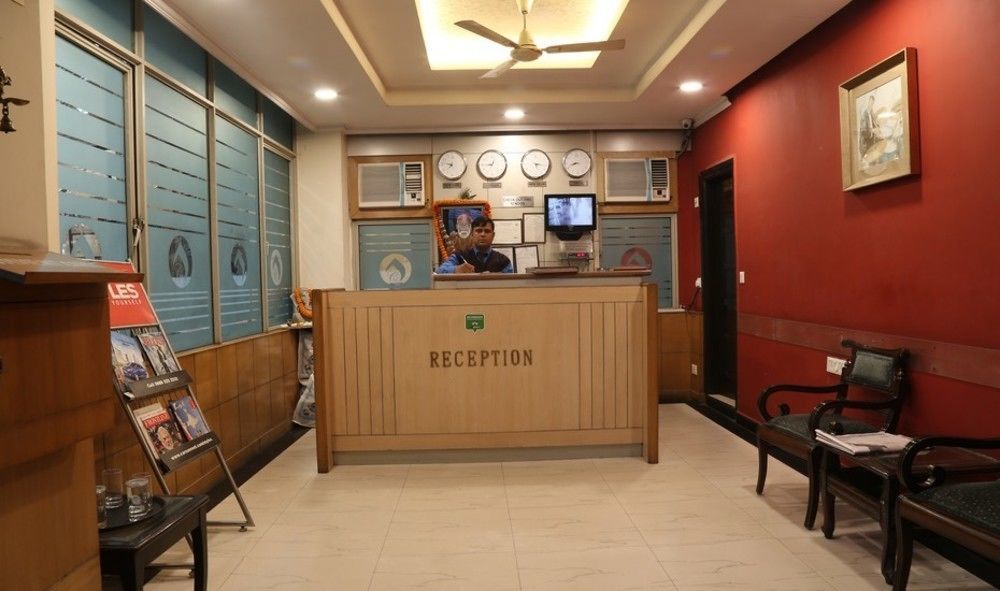 Отель Chirag Residency Нью-Дели Экстерьер фото