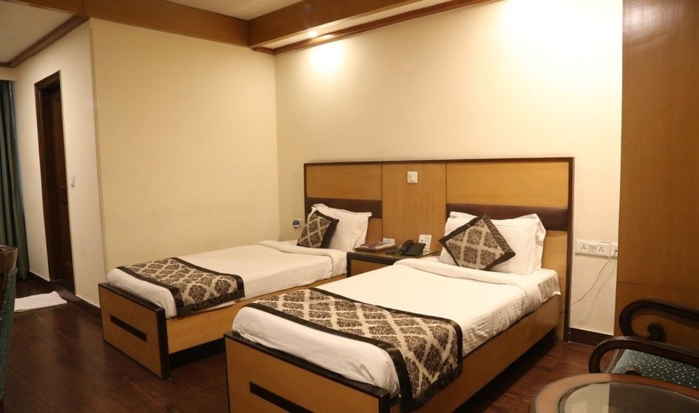 Отель Chirag Residency Нью-Дели Экстерьер фото