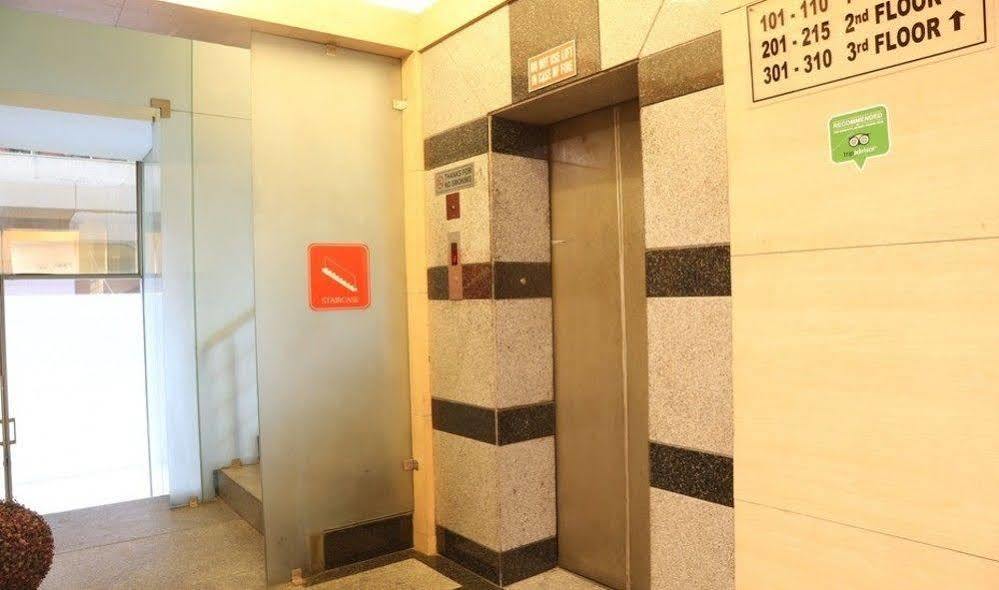 Отель Chirag Residency Нью-Дели Экстерьер фото