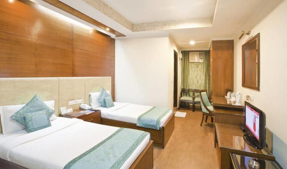 Отель Chirag Residency Нью-Дели Экстерьер фото